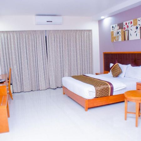 Hotel Platinum Kinshasa Extérieur photo